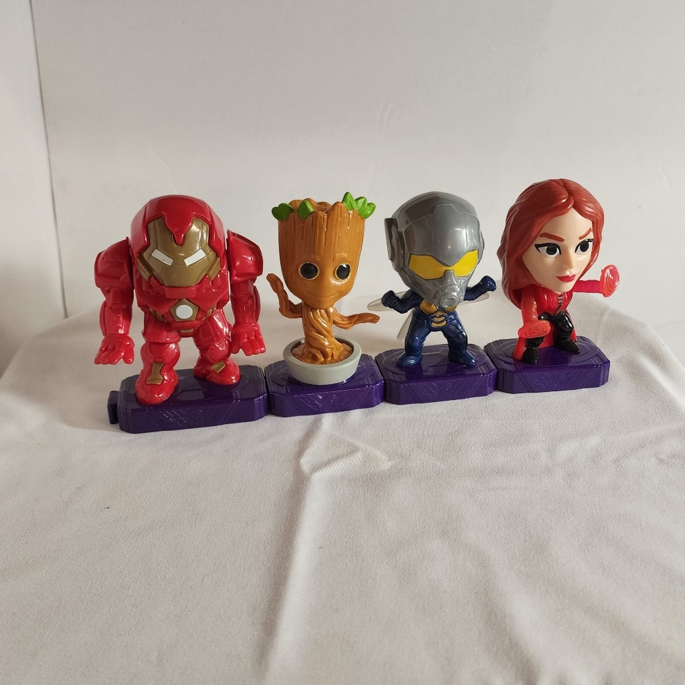 Set of 4 Marvel-style Mini Figures - Red, Brown, Gray, Red-Orange
